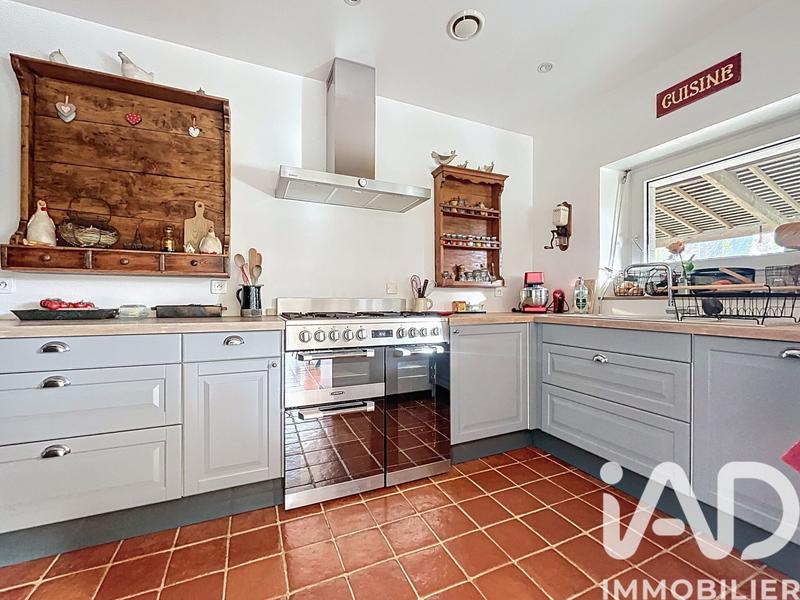 Maison - 220 m² - 10 pièces