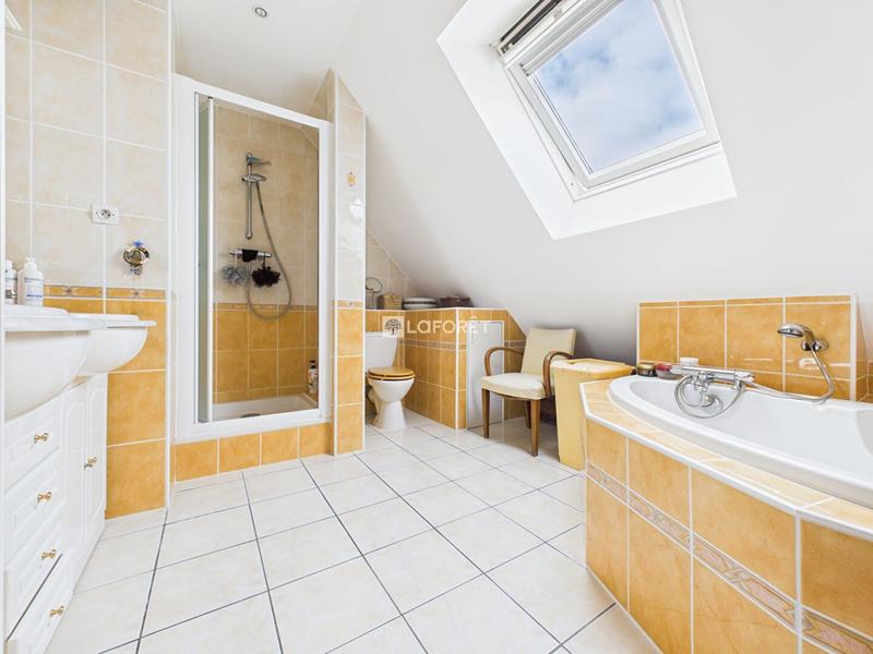 Maison - 191 m² - 8 pièces