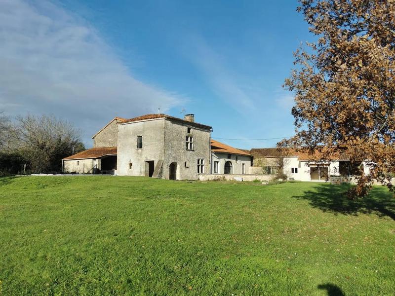 Maison - 280 m² - 7 pièces