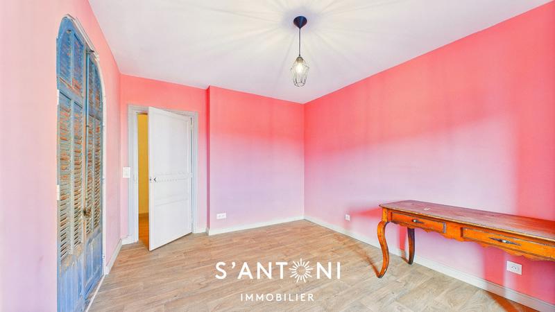 Maison - 270 m² - 7 pièces