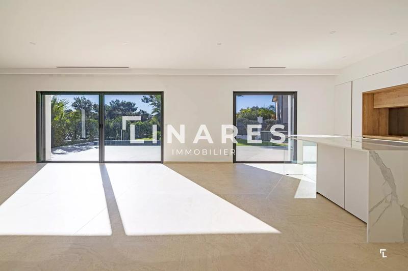 Maison - 234 m² - 7 pièces