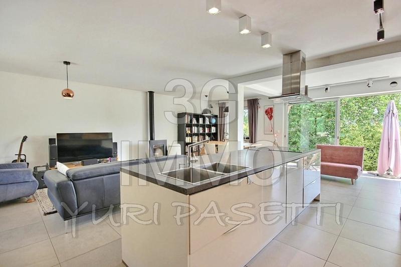 Villa - 1 365 m² - 5 pièces