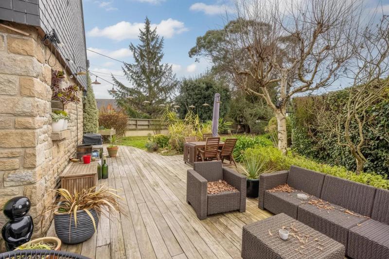 Maison - 250 m² - 8 pièces