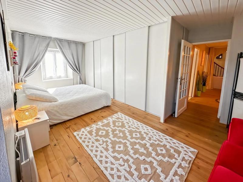 Maison - 268 m² - 9 pièces