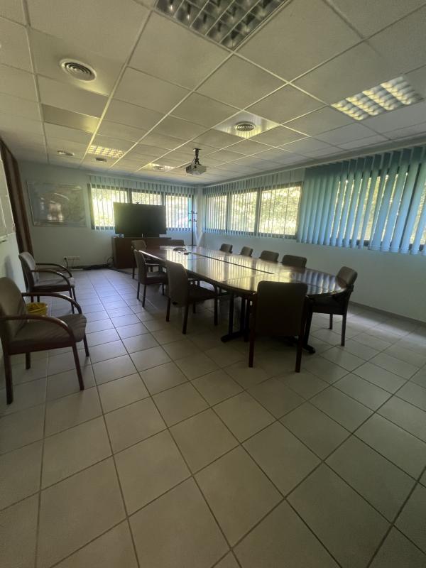 Bureau - 1 200 m²