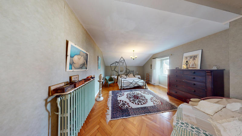 Maison - 250 m² - 8 pièces