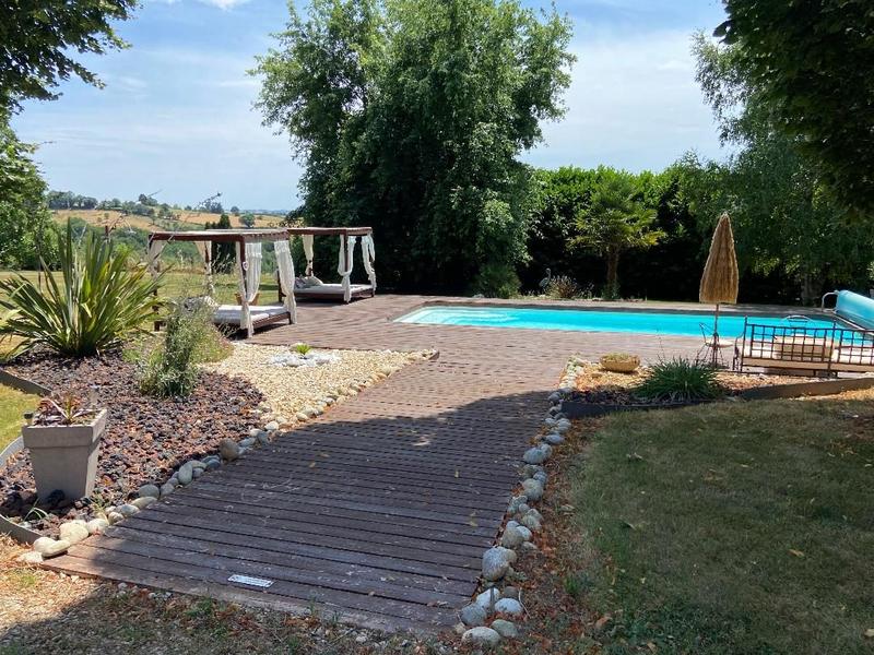 Maison - 400 m² - 12 pièces