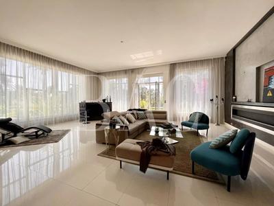 Appartement - 230 m² - 6 pièces