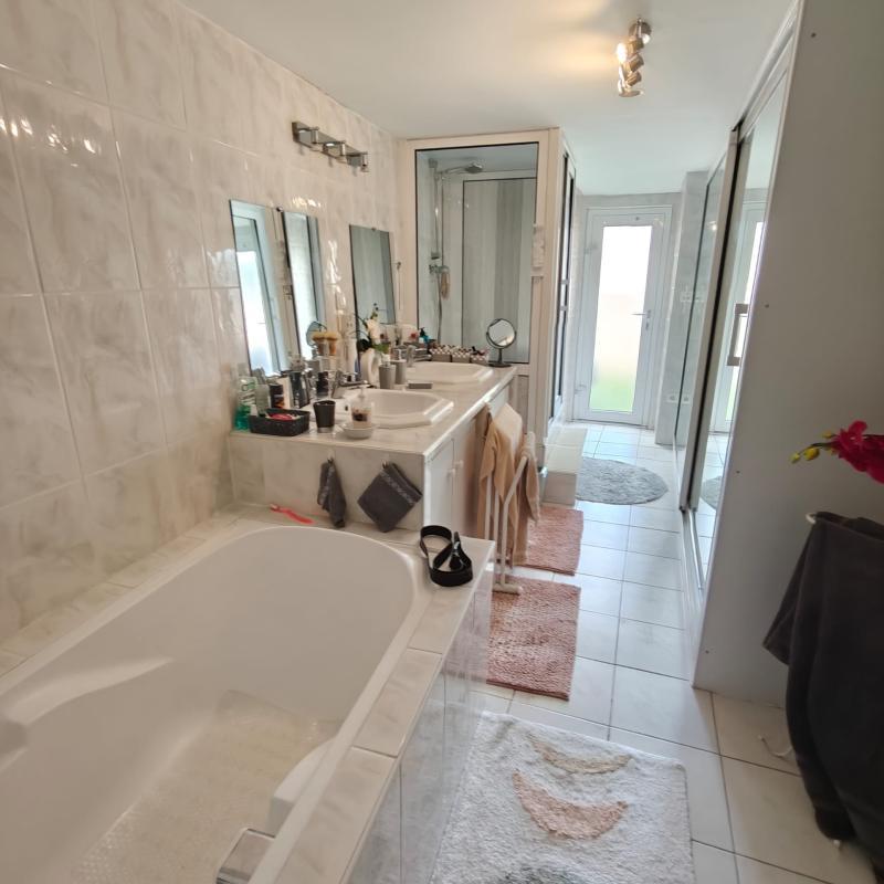 Propriété - 128 m² - 4 pièces