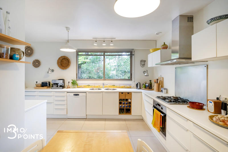 Villa - 275 m² - 16 pièces