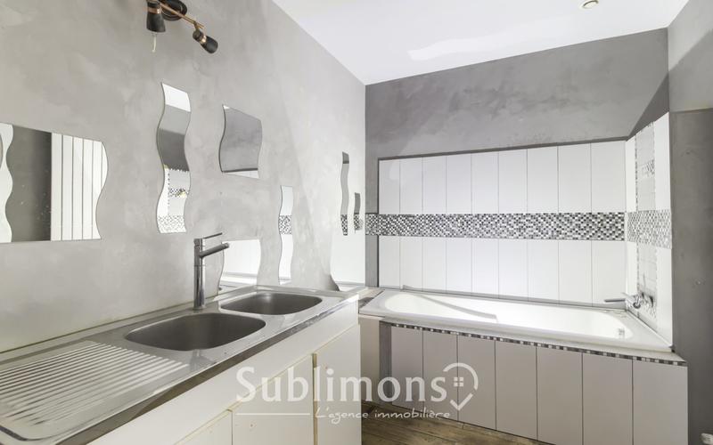 Maison - 223 m² - 9 pièces