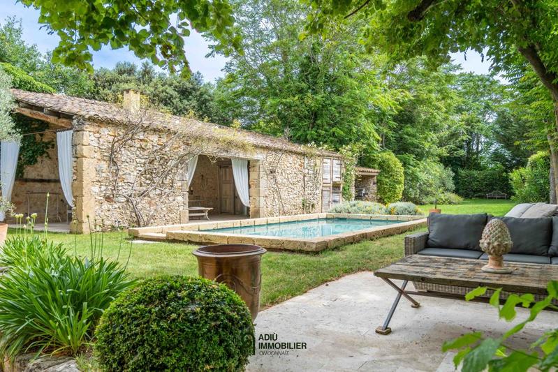 Mas - 300 m² - 7 pièces