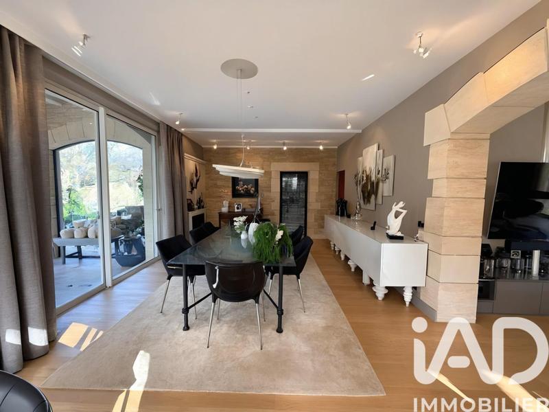 Maison - 217 m² - 8 pièces