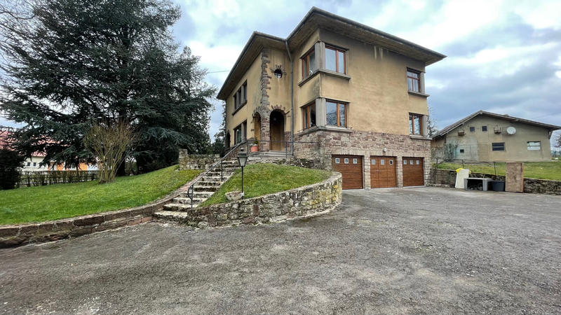 Maison - 222 m² - 8 pièces