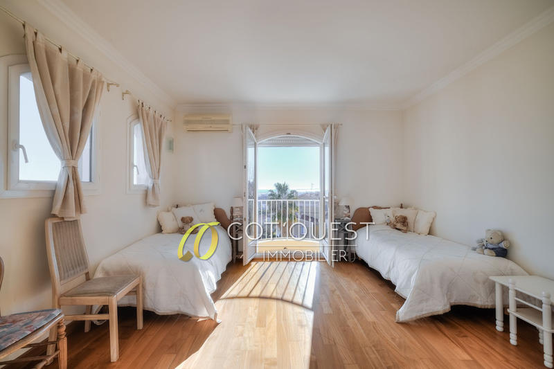 Propriété - 400 m² - 9 pièces