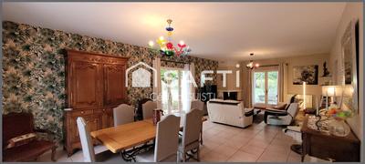 Maison - 200 m² - 7 pièces