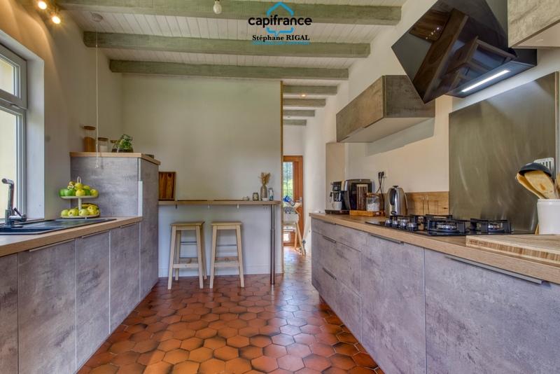 Propriété - 190 m² - 9 pièces