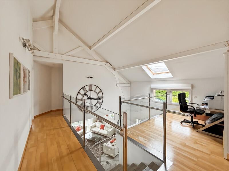 Villa - 261 m² - 7 pièces