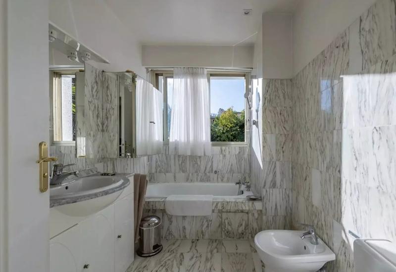 Villa - 302 m² - 9 pièces