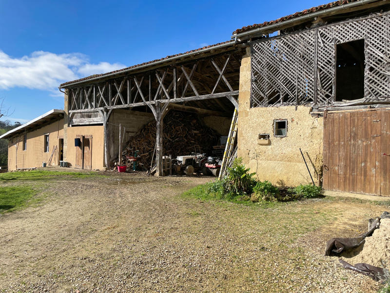 Maison - 235 m² - 9 pièces