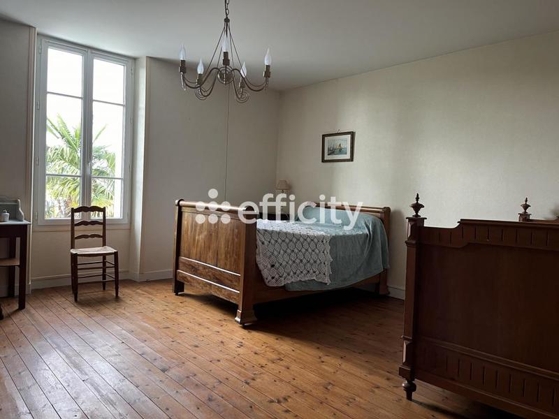 Maison - 302 m² - 8 pièces