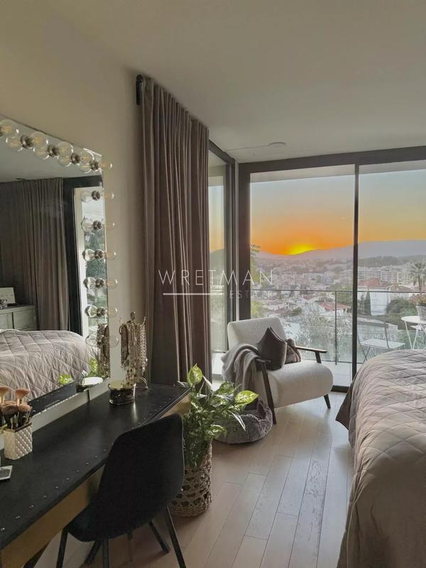 Villa - 242 m² - 6 pièces