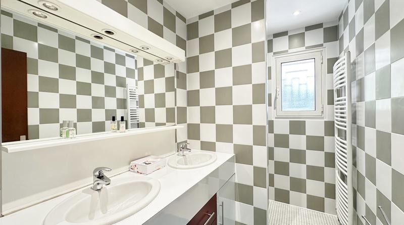 Maison contemporaine - 220 m² - 9 pièces