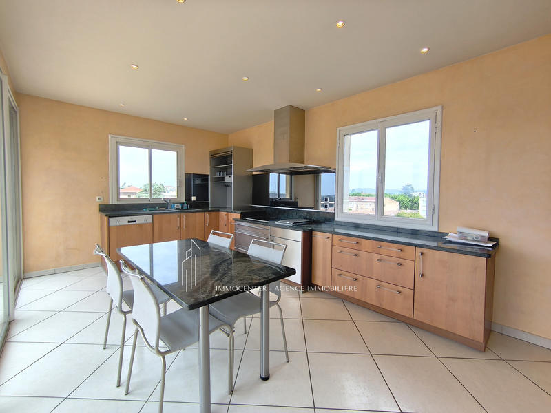 Appartement - 160 m² - 4 pièces