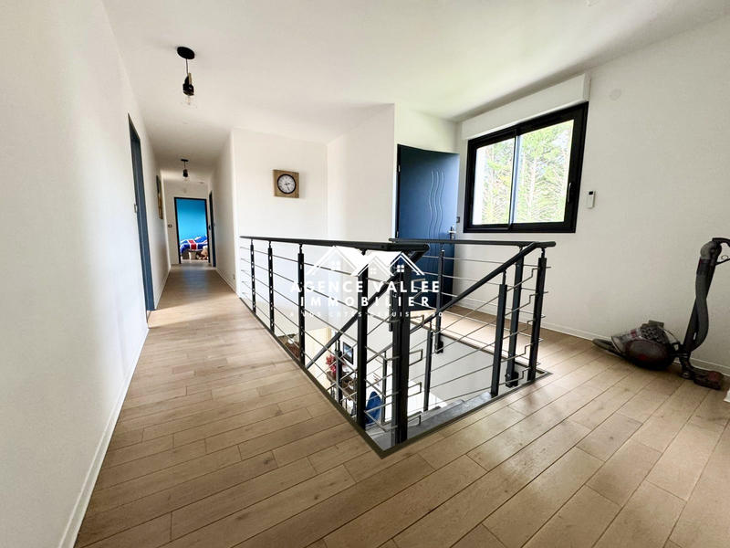 Maison - 280 m² - 8 pièces
