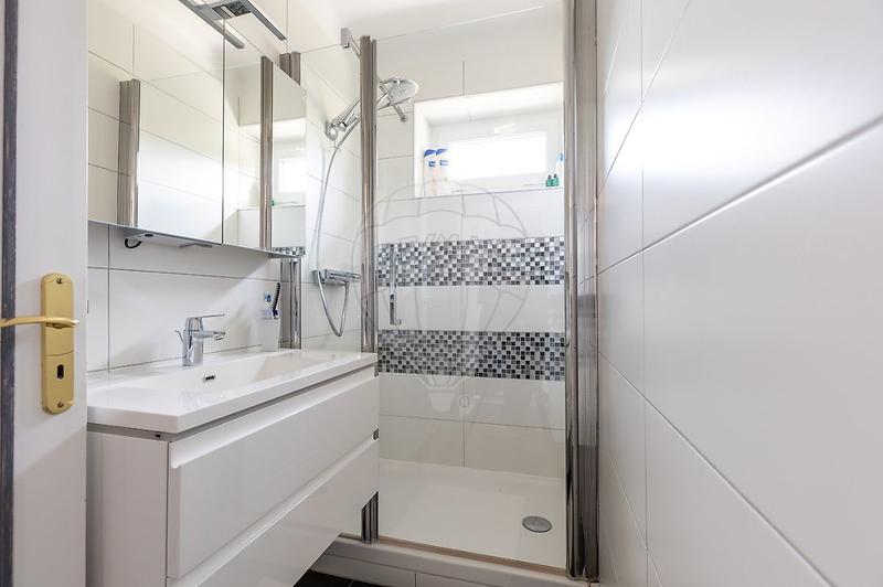 Maison - 280 m² - 10 pièces