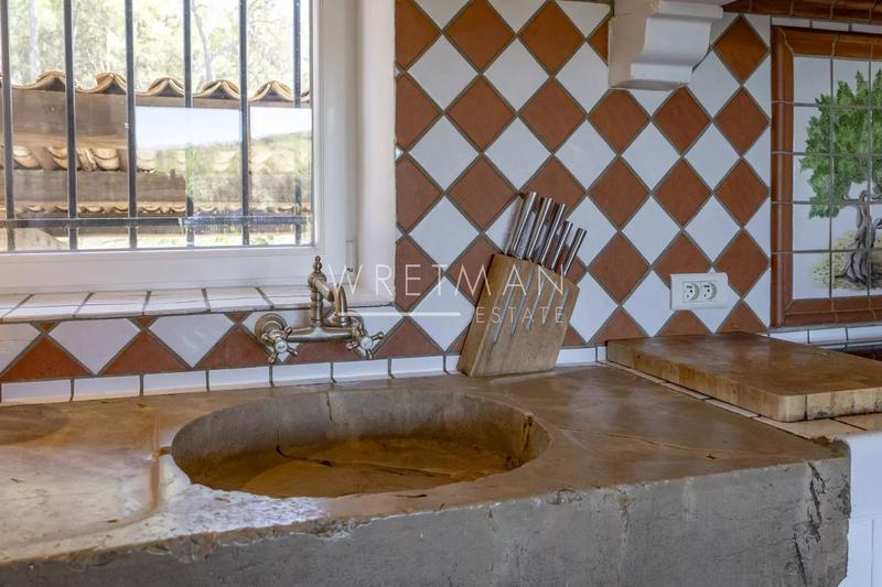 Propriété - 340 m² - 9 pièces