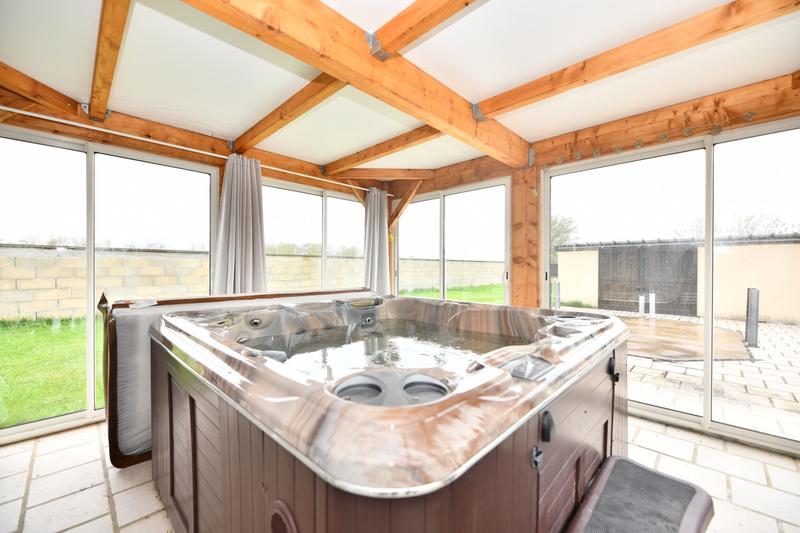 Maison - 302 m² - 8 pièces