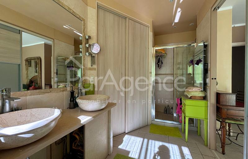 Maison - 235 m² - 6 pièces