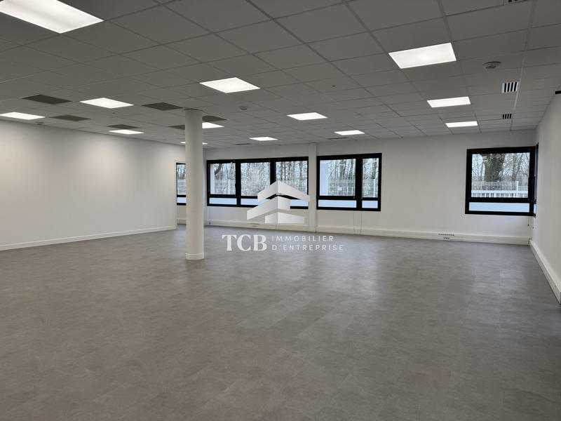Bureau - 235 m²
