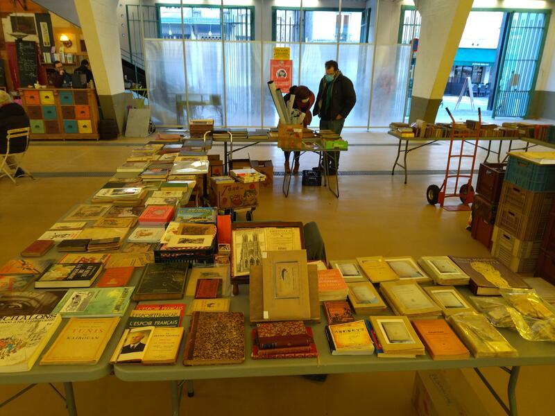 Marché aux livres et vieux papiers
