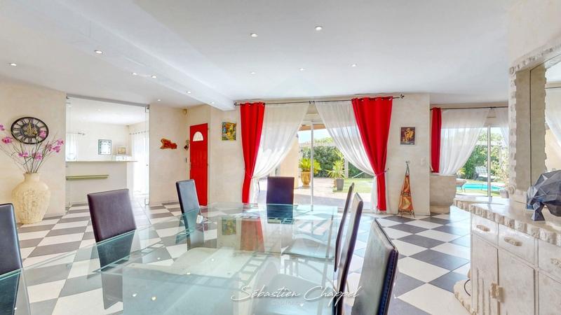 Maison - 252 m² - 10 pièces