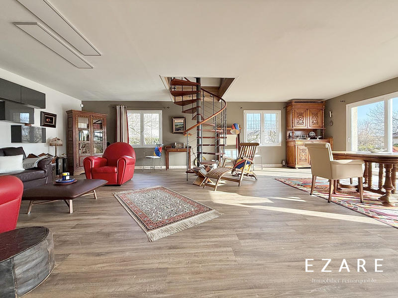 Maison - 230 m² - 8 pièces