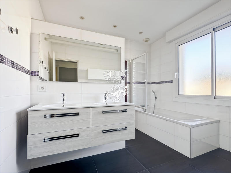 Maison - 180 m² - 6 pièces