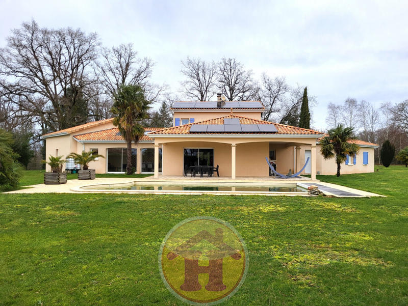 Maison - 208 m² - 5 pièces