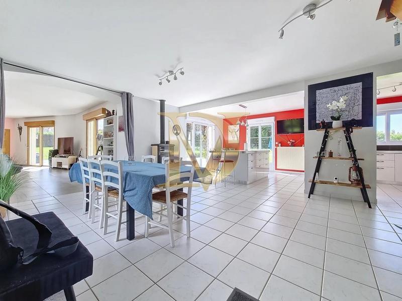 Propriété - 245 m² - 11 pièces