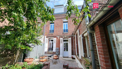 Maison - 236 m² - 10 pièces