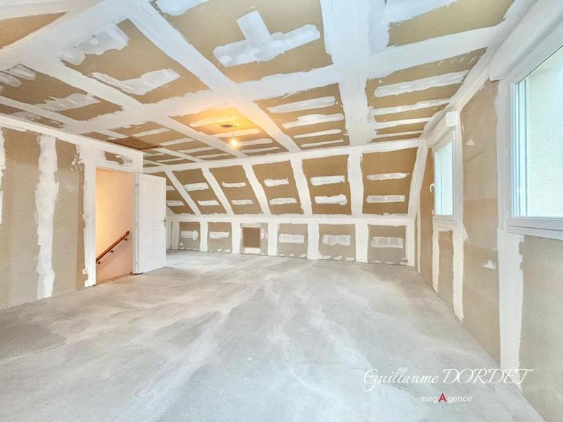 Maison traditionnelle - 110 m² - 4 pièces