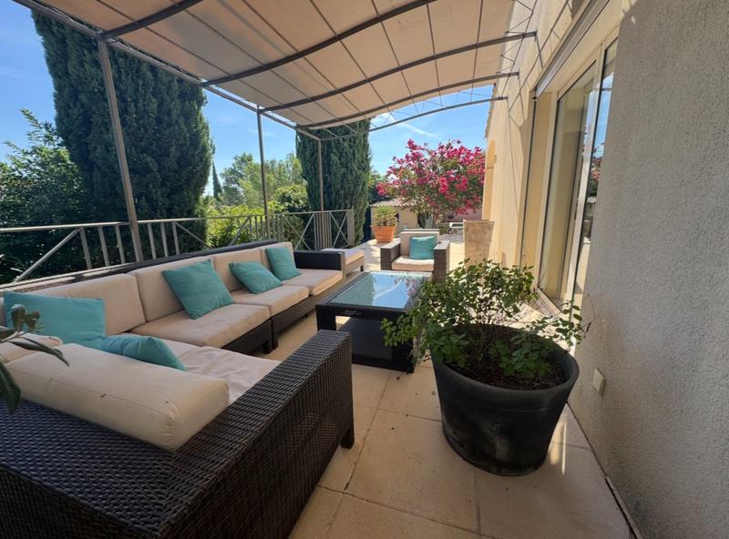 Maison - 205 m² - 6 pièces