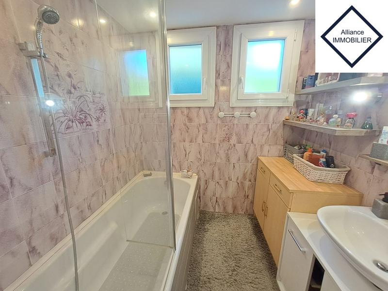 Maison - 137 m² - 9 pièces