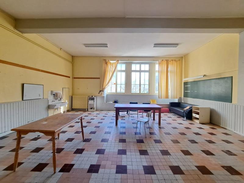 Château - 5 346 m² - 1 pièce