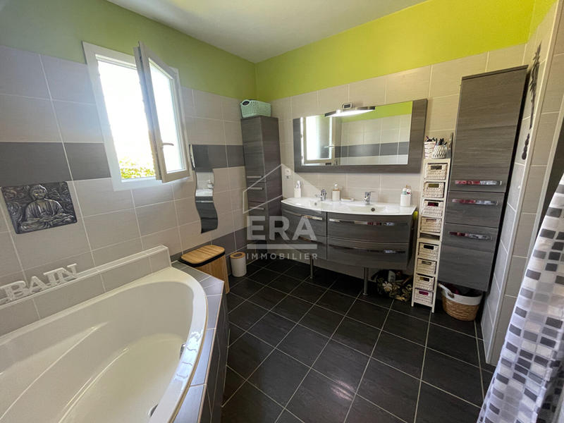 Maison - 102 m² - 4 pièces