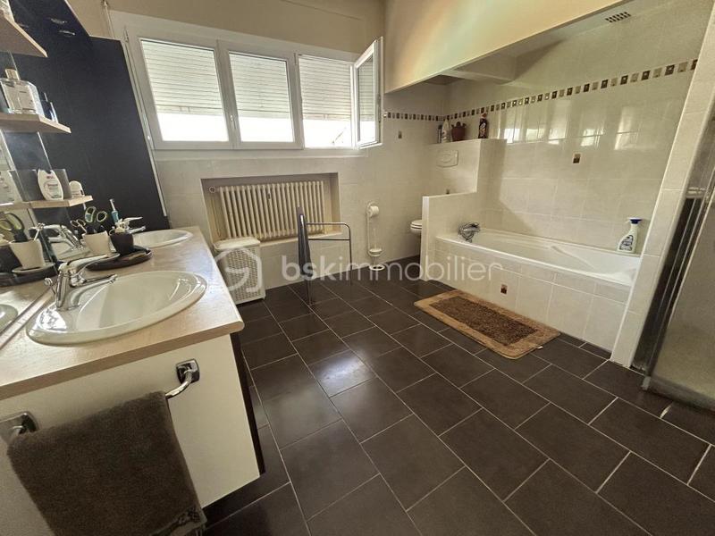 Propriété - 453 m² - 11 pièces