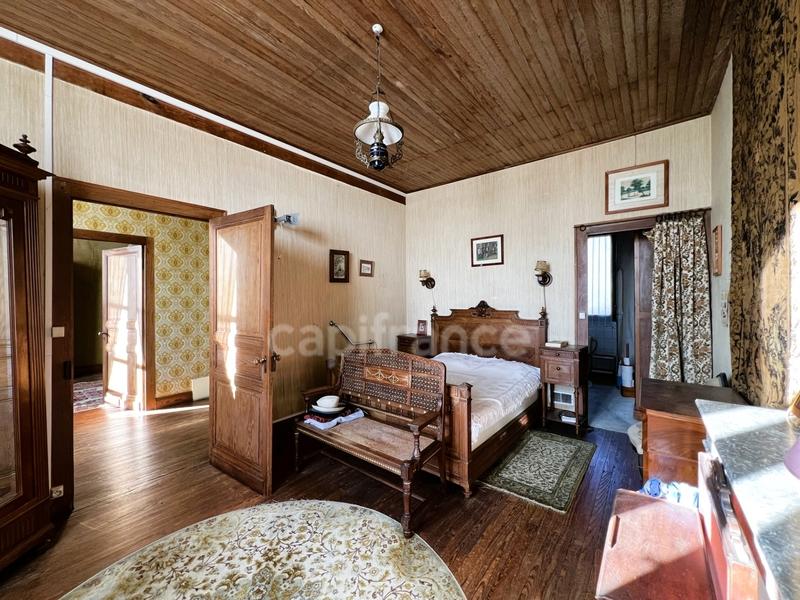 Maison - 302 m² - 12 pièces