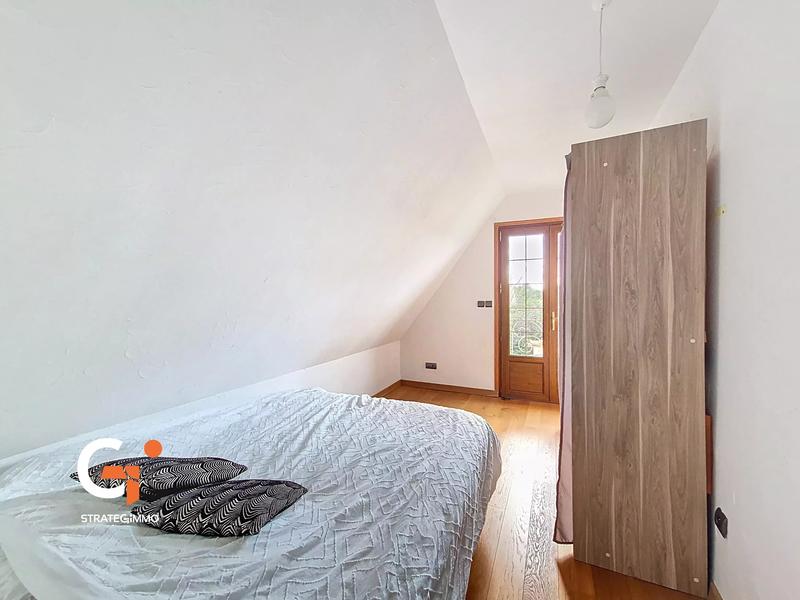 Maison - 260 m² - 6 pièces