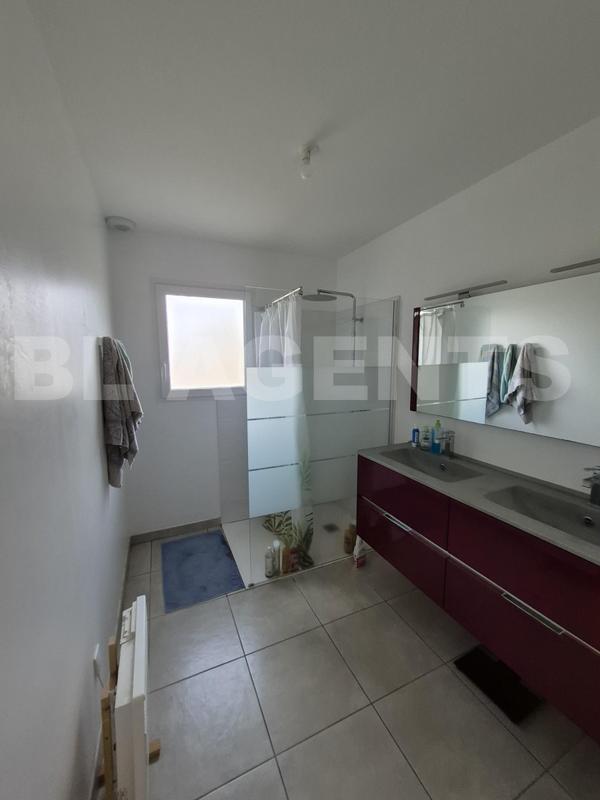 Maison traditionnelle - 202 m² - 9 pièces